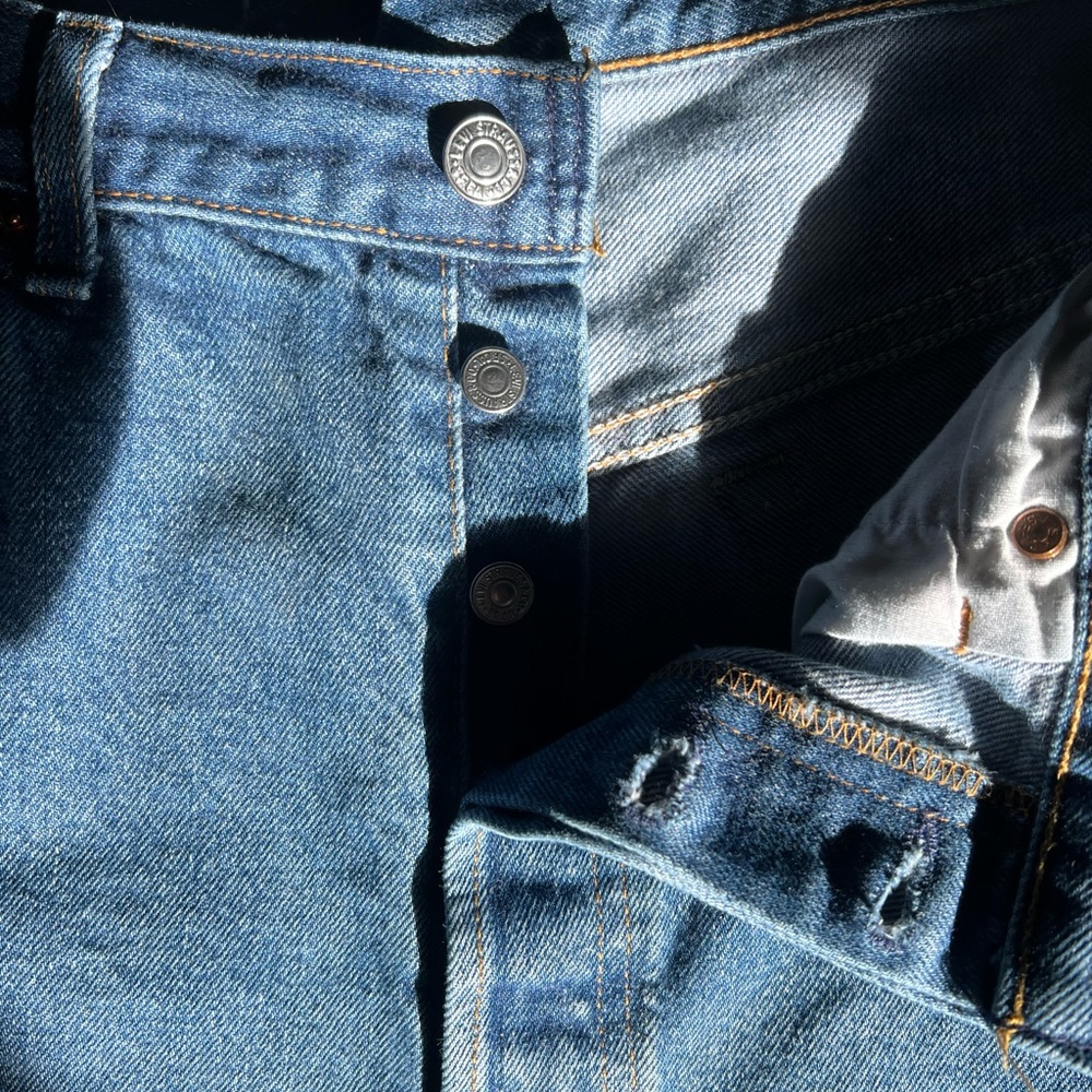 Levi Cutoff Short - Picture 3 of 3